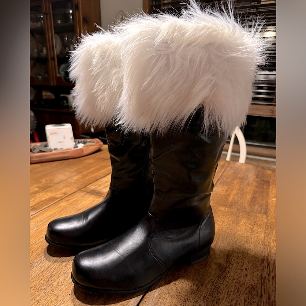 Santa Boots. Size Lg (12-13) Fit more like an 11.